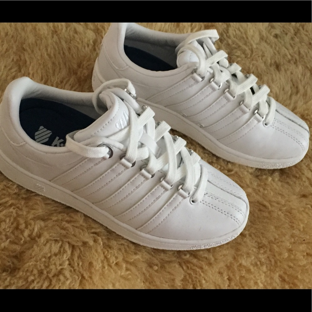 📣 SOLD 📣. Original K-Swiss White Sneakers